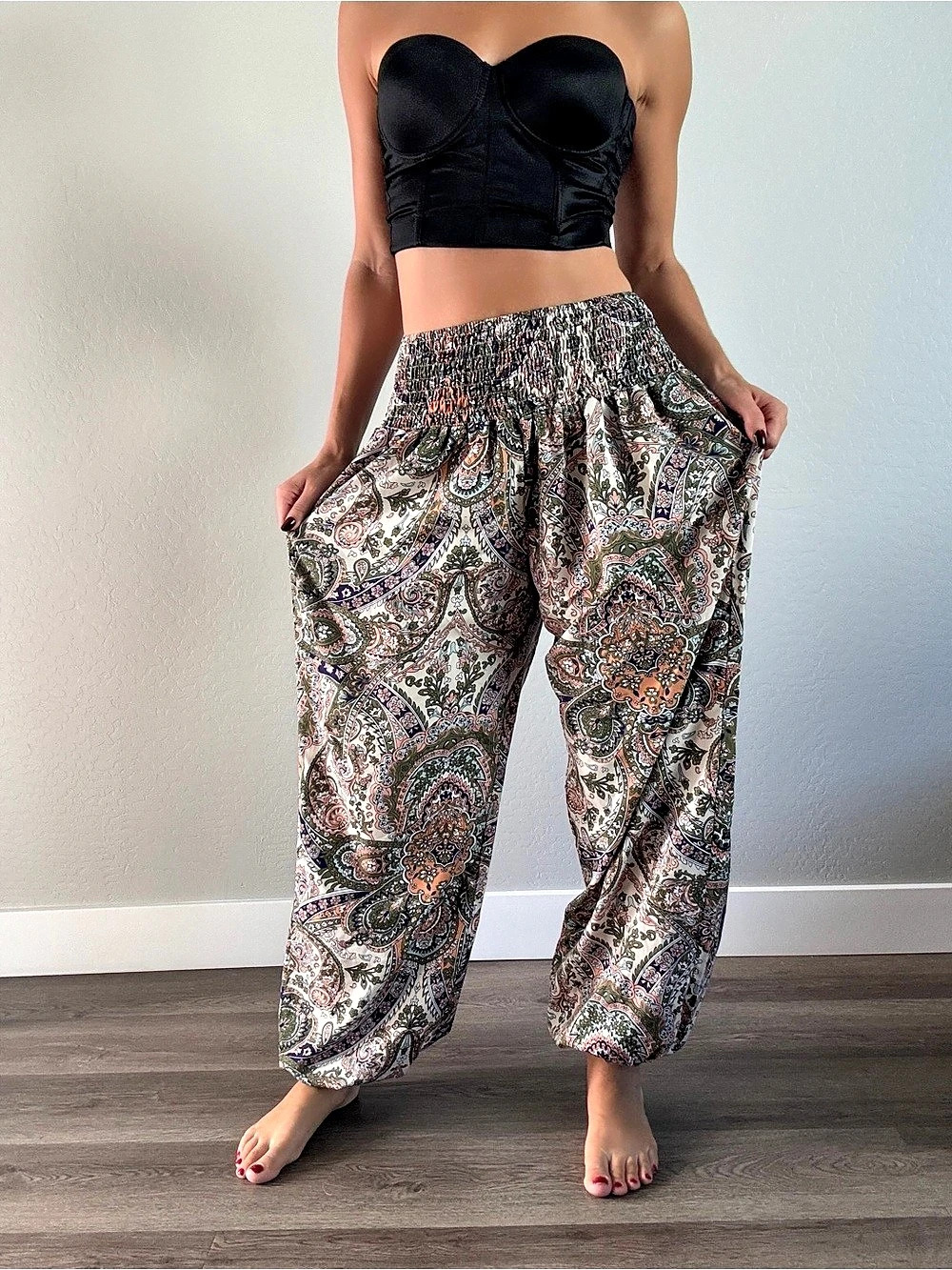 Women's Paisley Wide Leg Pants in Multicolor Like New
